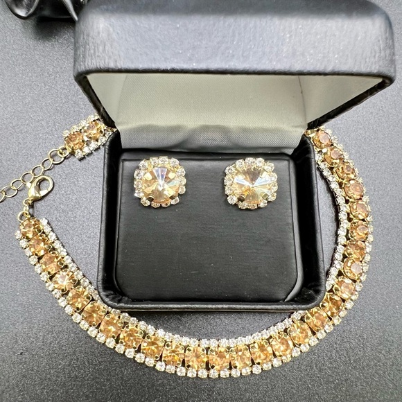 NIB Champagne Crystal Stud Earrings and Choker/Necklace Set - Picture 16 of 16